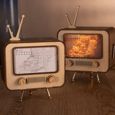 Customizable hand-cranked TV calendar / photo album