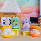 Unzip the macaron squishy toy